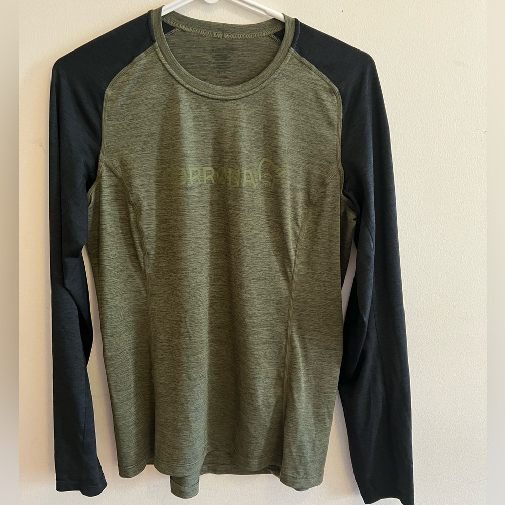 Women’s Light Weight Norrona Equaliser Top Fjora size Medium
